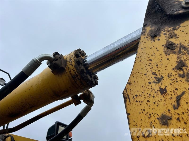 Komatsu WA500-8 Wheel Loader Kolové nakladače