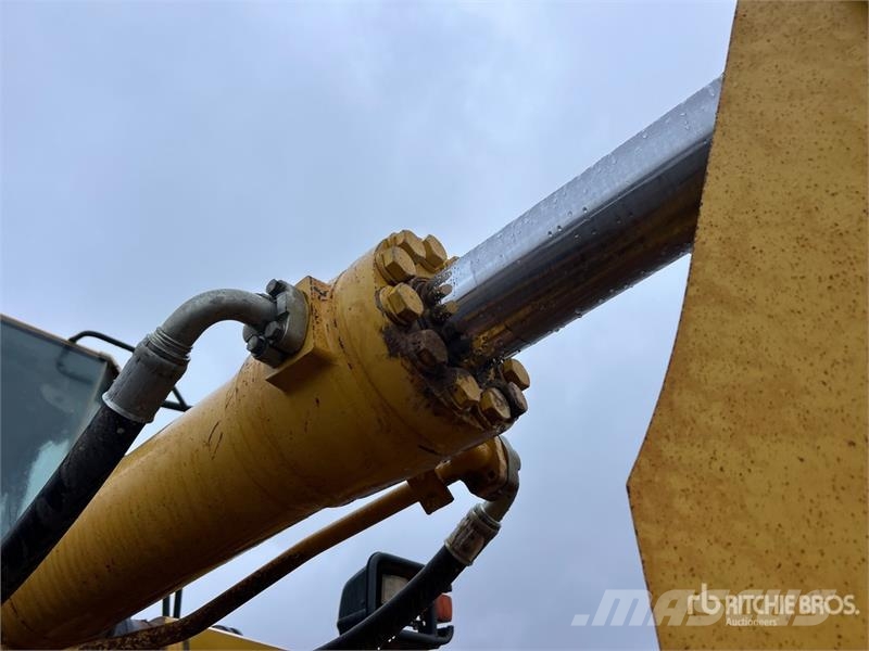 Komatsu WA500-8 Wheel Loader لوادر بعجل