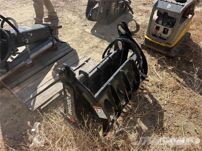 Kubota 40 in Skeleton Skid Steer Grapple خطاطيف