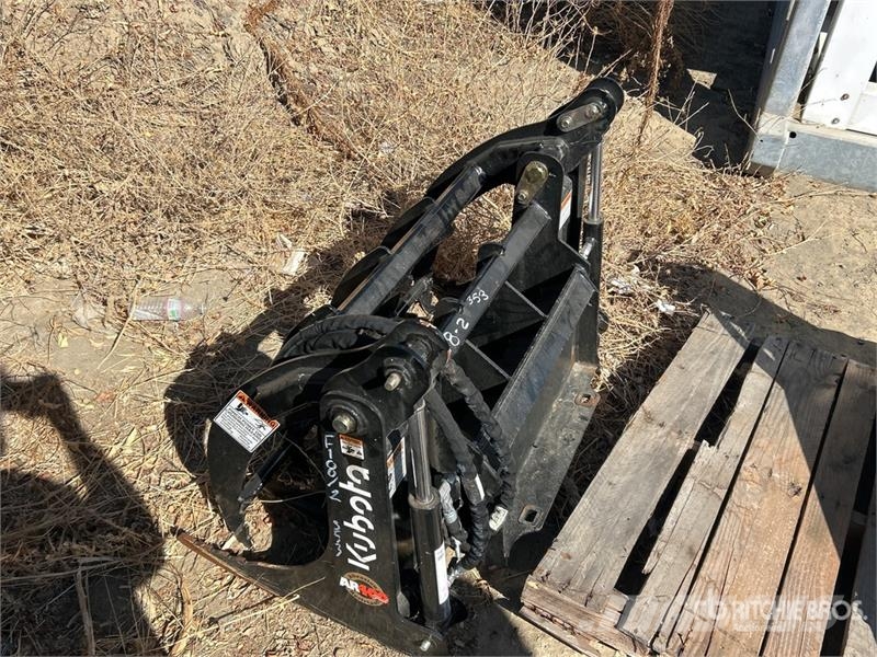 Kubota 40 in Skeleton Skid Steer Grapple خطاطيف