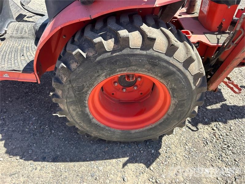Kubota B2301HSD 4WD Utility Tractor Kompaktie traktori