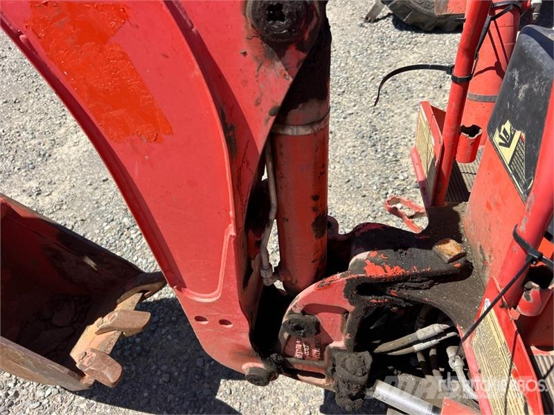 Kubota B2301HSD 4WD Utility Tractor Kompaktie traktori
