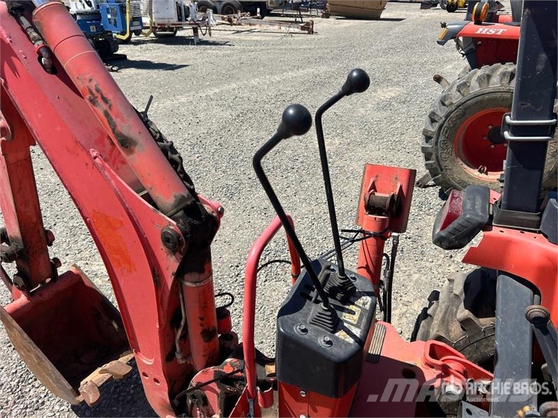 Kubota B2301HSD 4WD Utility Tractor Kompaktie traktori