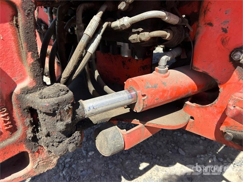 Kubota B2301HSD 4WD Utility Tractor Kompaktie traktori