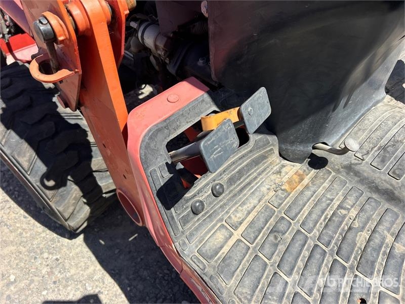 Kubota B2301HSD 4WD Utility Tractor Kompaktie traktori