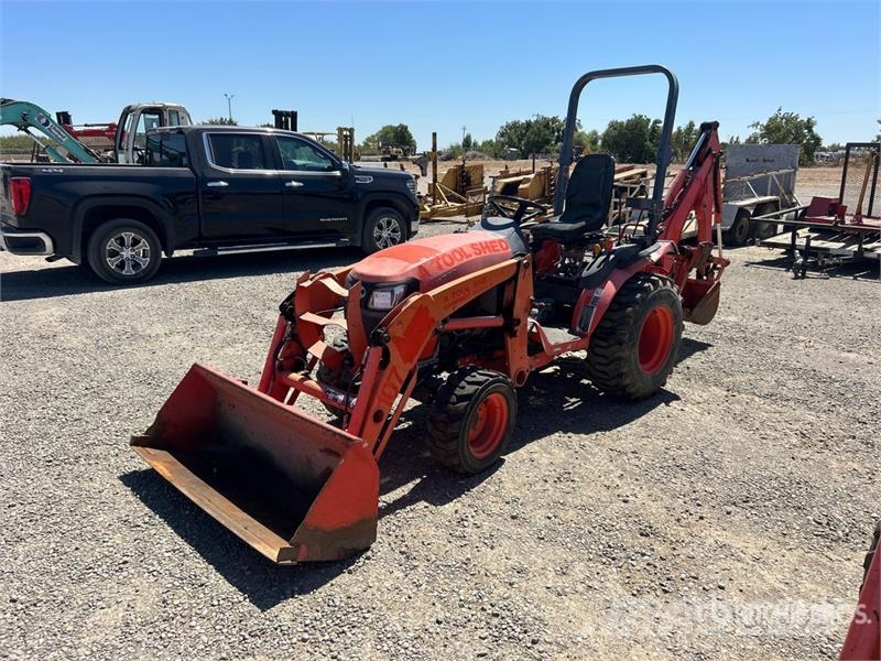 Kubota B2301HSD 4WD Utility Tractor Kompaktie traktori