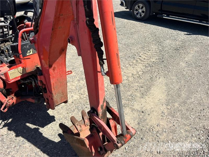 Kubota B2301HSD 4WD Utility Tractor Kompaktie traktori