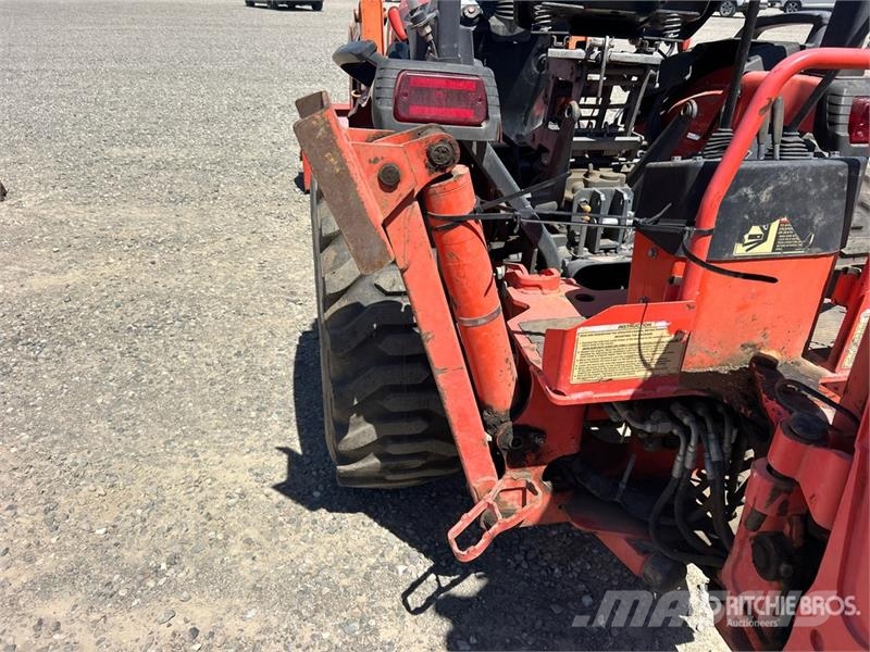 Kubota B2301HSD 4WD Utility Tractor Kompaktie traktori