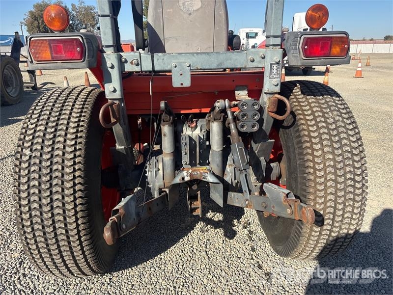 Kubota L3240D 4WD Utility Tractor 小型拖拉机