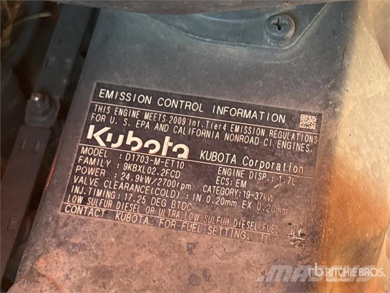 Kubota L3240D 4WD Utility Tractor 小型拖拉机