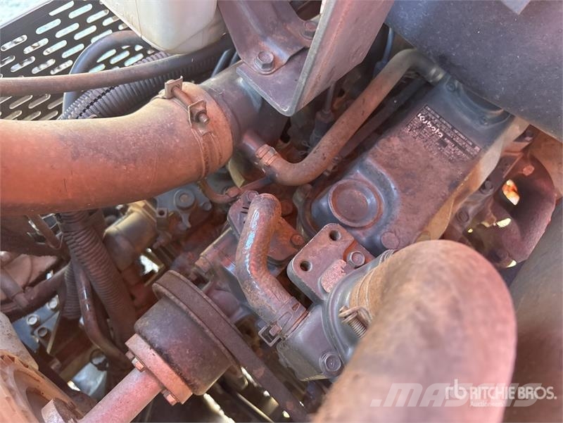 Kubota L3240D 4WD Utility Tractor 小型拖拉机