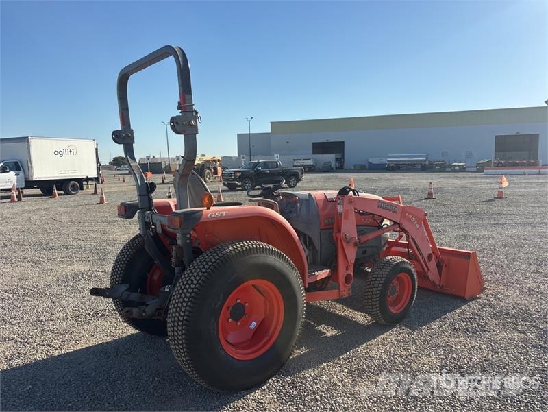Kubota L3240D 4WD Utility Tractor 小型拖拉机