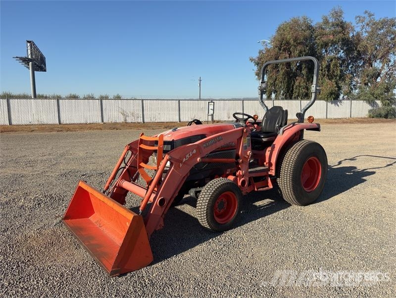 Kubota L3240D 4WD Utility Tractor 小型拖拉机