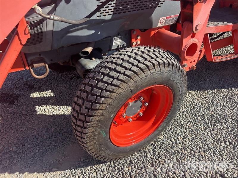 Kubota L3240D 4WD Utility Tractor 小型拖拉机