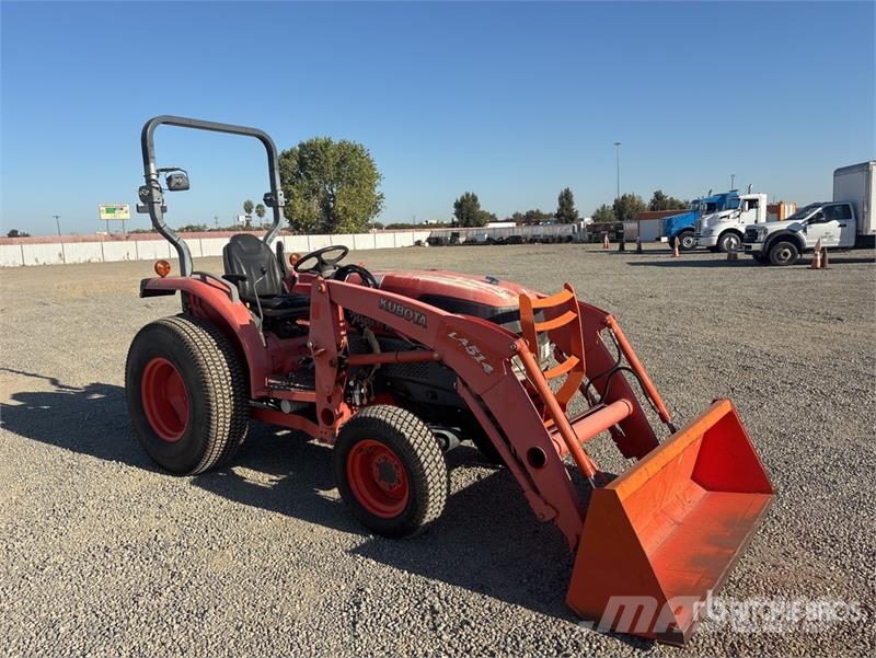 Kubota L3240D 4WD Utility Tractor 小型拖拉机