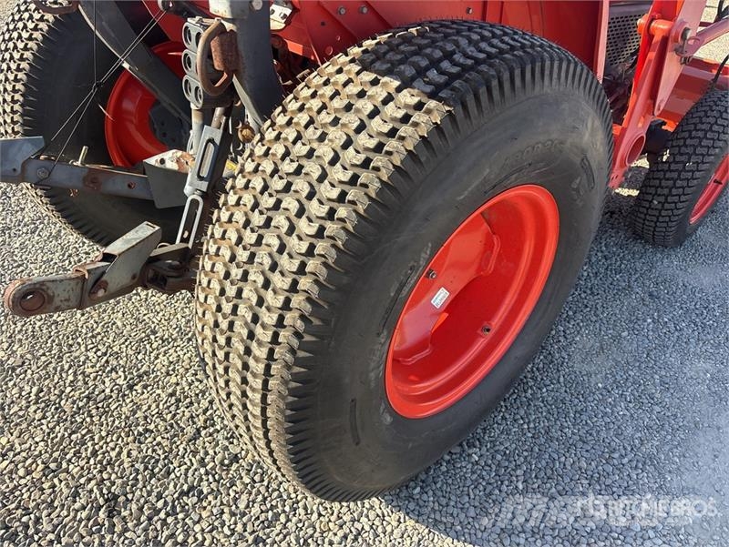 Kubota L3240D 4WD Utility Tractor 小型拖拉机