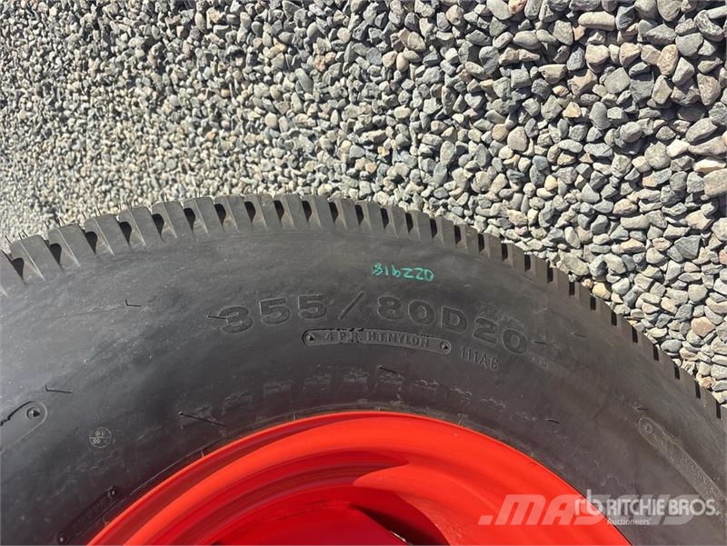 Kubota L3240D 4WD Utility Tractor 小型拖拉机