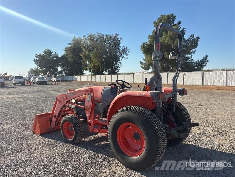 Kubota L3240D 4WD Utility Tractor 小型拖拉机
