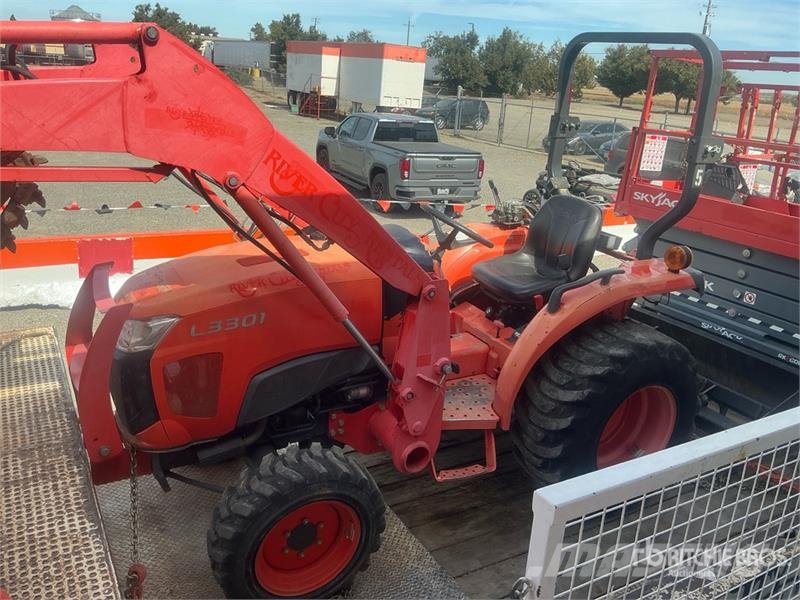 Kubota L3301D 4WD Utility Tractor Naudoti kompaktiški traktoriai