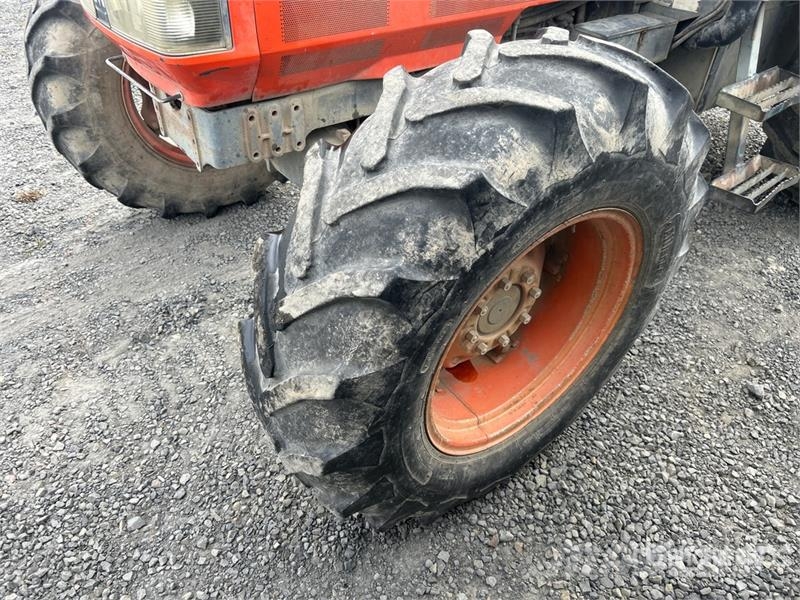 Kubota M120 4WD Tractor Traktorji