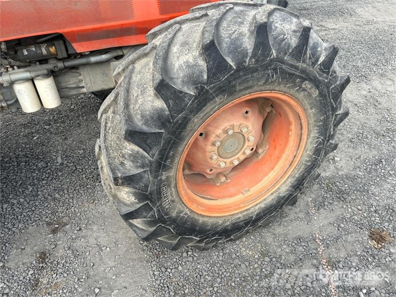 Kubota M120 4WD Tractor Traktorji
