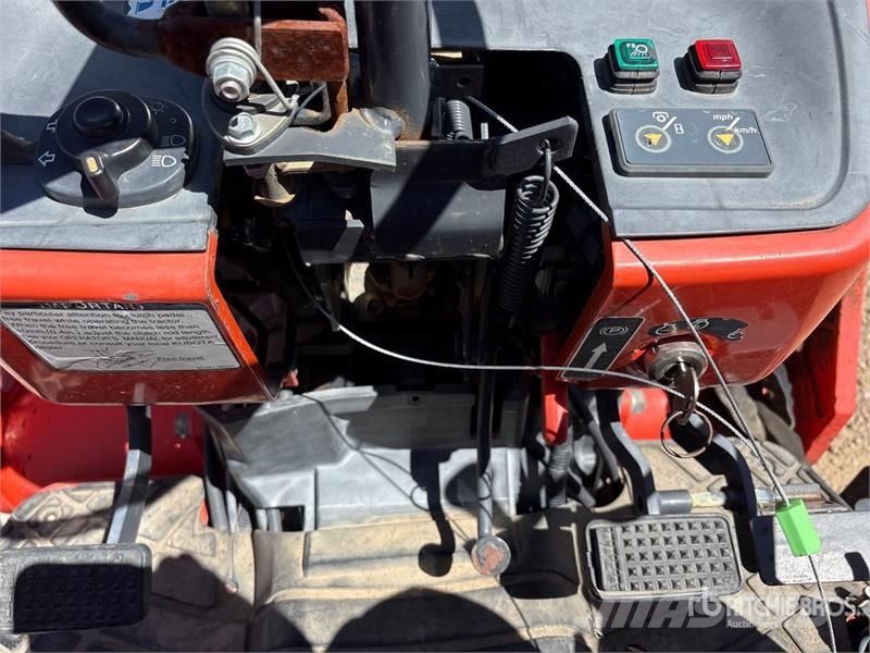 Kubota M7040D Traktory