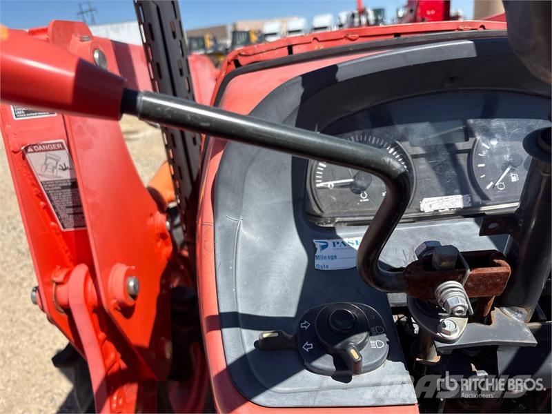 Kubota M7040D Traktory