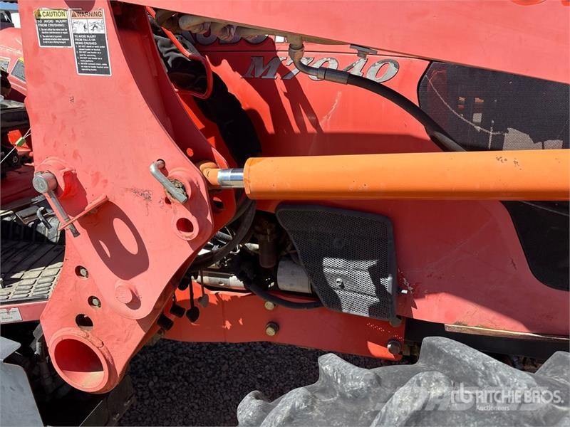 Kubota M7040D Traktory