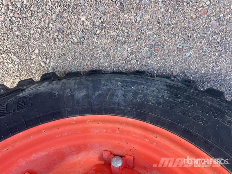 Kubota M9000 الجرارات