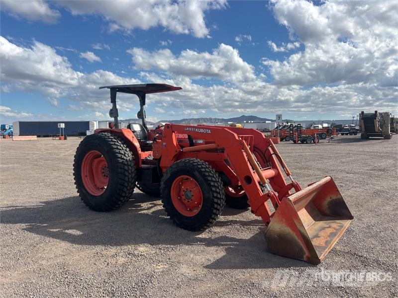 Kubota M9000 الجرارات