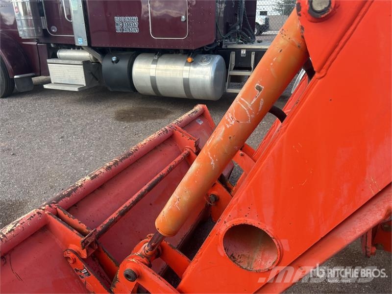 Kubota M9000 الجرارات