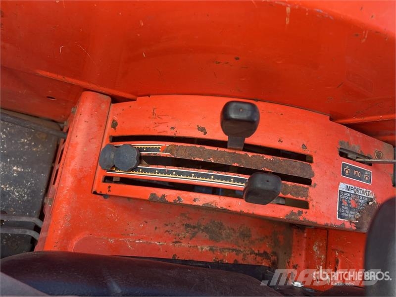 Kubota M9000 الجرارات