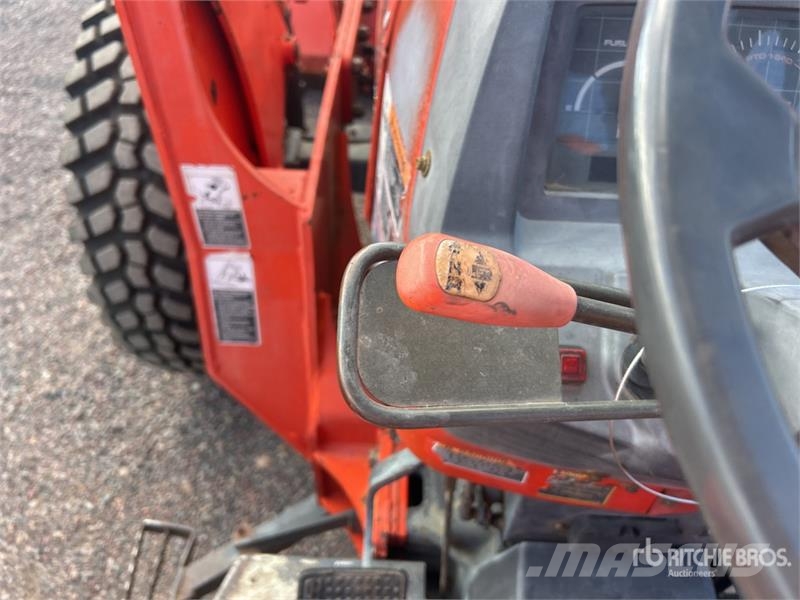 Kubota M9000 الجرارات