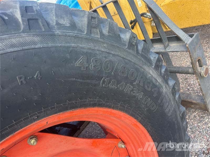 Kubota M9000 الجرارات