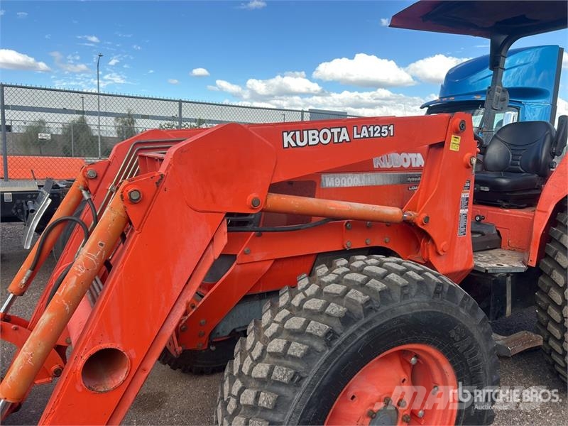 Kubota M9000 الجرارات