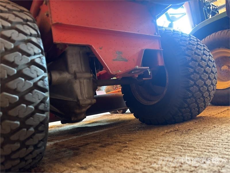 Kubota T1400H Ride-On Lawn Mower Samojízdné sekačky