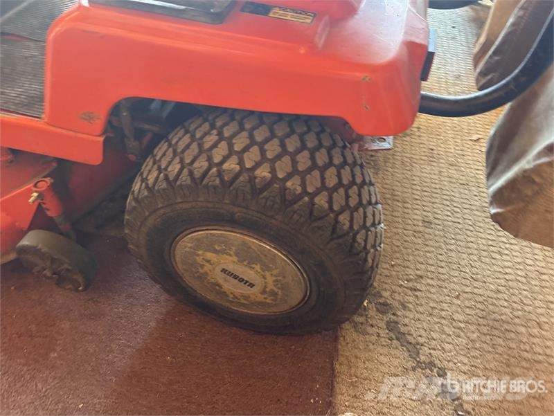 Kubota T1400H Ride-On Lawn Mower Samojízdné sekačky