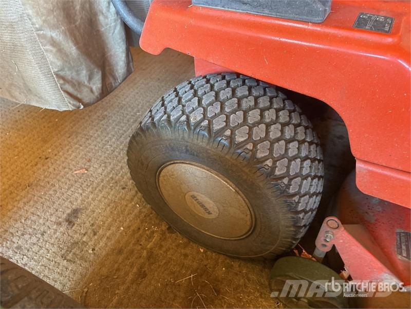 Kubota T1400H Ride-On Lawn Mower Samojízdné sekačky