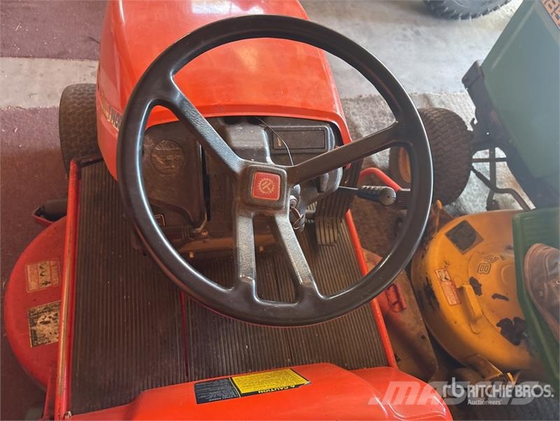Kubota T1400H Ride-On Lawn Mower Samojízdné sekačky