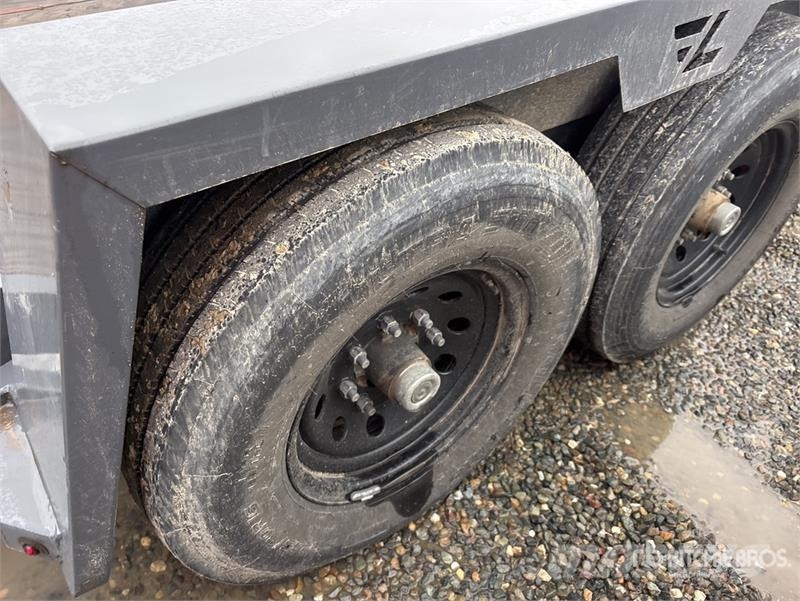 Lamar 21 ft T/A Tilt Deck Trailer 低架裝載車
