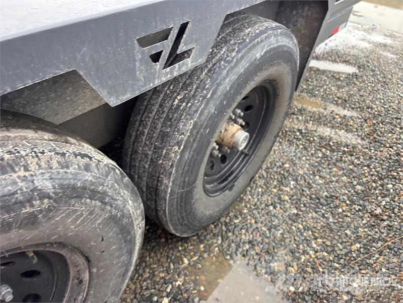 Lamar 21 ft T/A Tilt Deck Trailer 低架裝載車