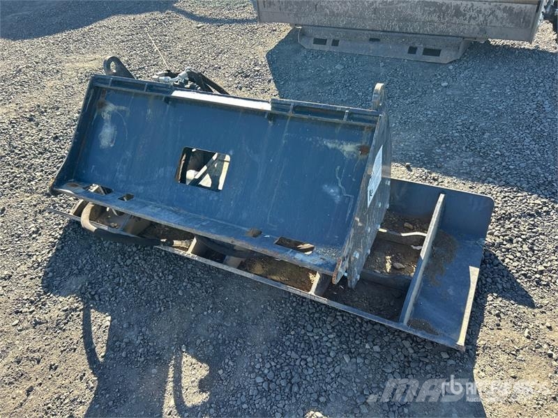 Landhonor VPC-11-72W 72 in 72 in Skid Steer Plate Compactor Vibrátorok