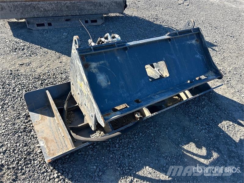 Landhonor VPC-11-72W 72 in 72 in Skid Steer Plate Compactor Vibrátorok