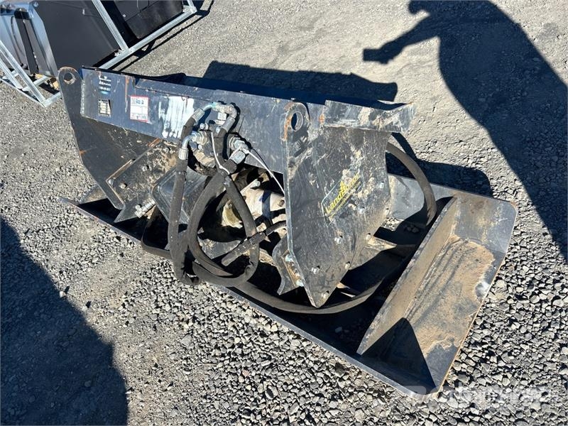 Landhonor VPC-11-72W 72 in 72 in Skid Steer Plate Compactor Vibrátorok