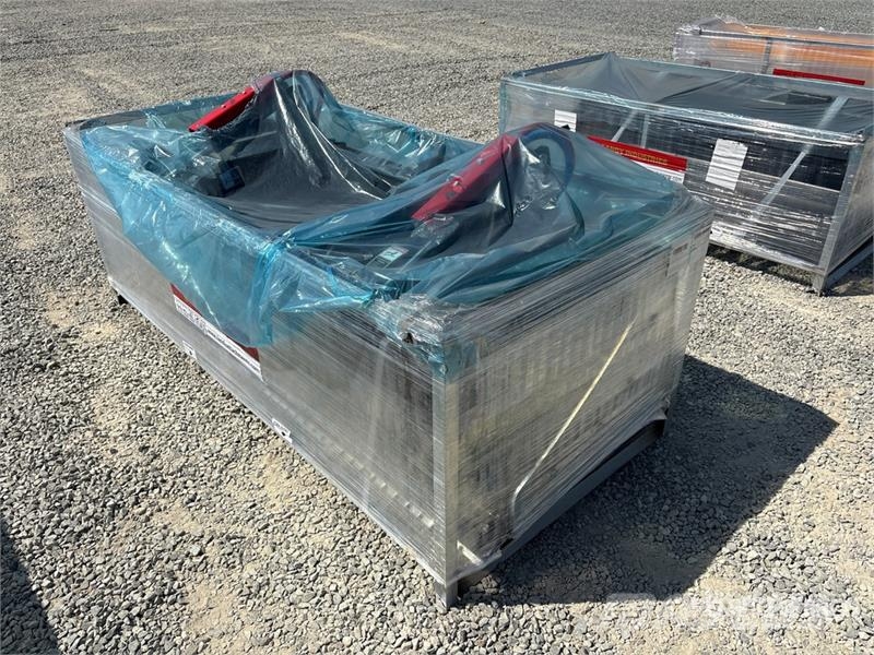 Landy GB85 85 in Skid Steer Grapple Bucket (Unused) Grapples