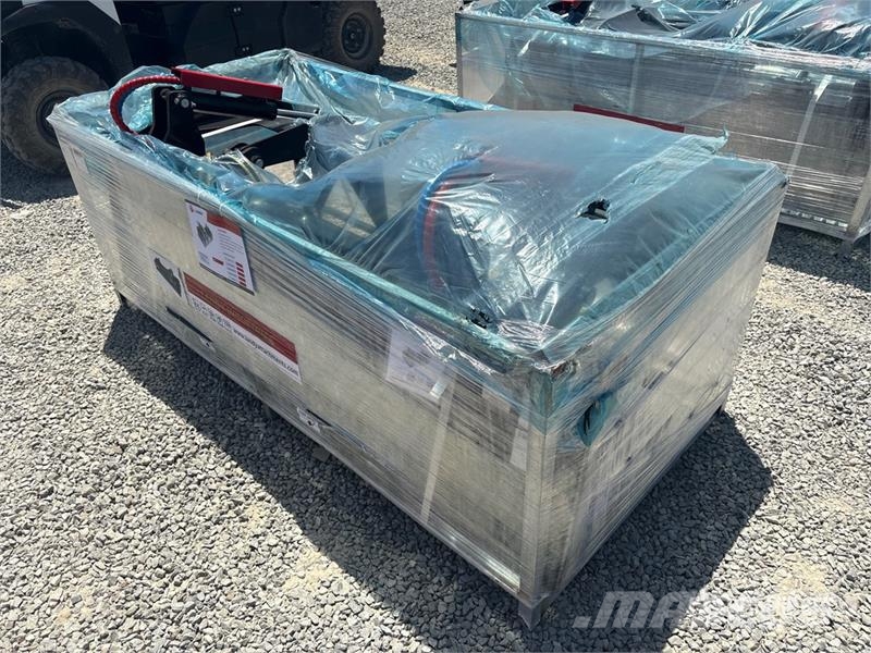 Landy GB85 85 in Skid Steer Grapple Bucket (Unused) Grapples