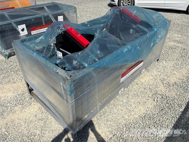 Landy GB85 85 in Skid Steer Grapple Bucket (Unused) Grapples