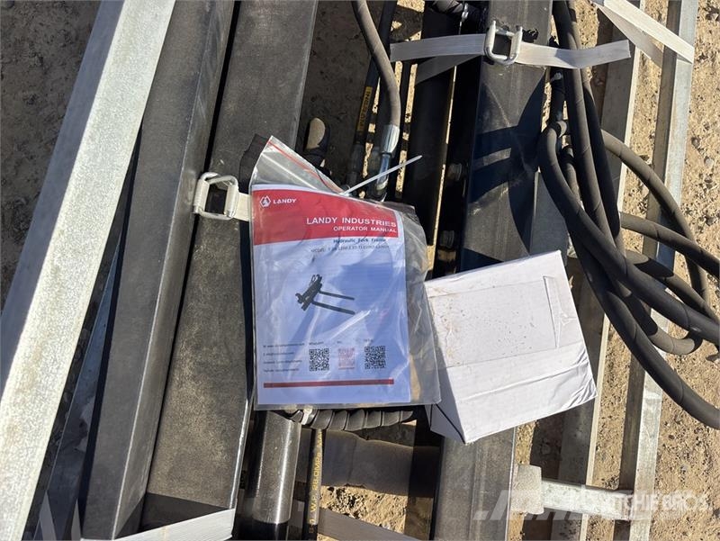 Landy HPPF2A1220-2.0T 49 in Hydraulic Skid Steer Forks ( Vilice