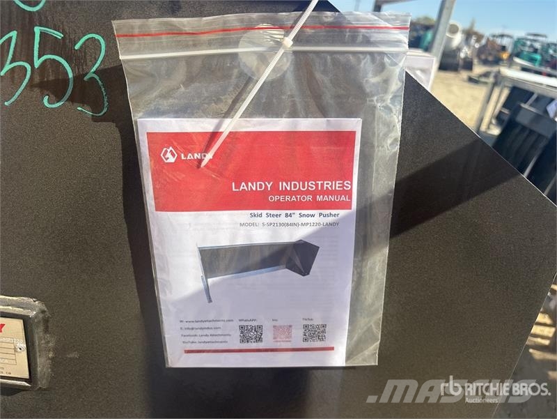 Landy SP84 84 in Skid Steer Snow Pusher (Unused) 刮雪板和犁
