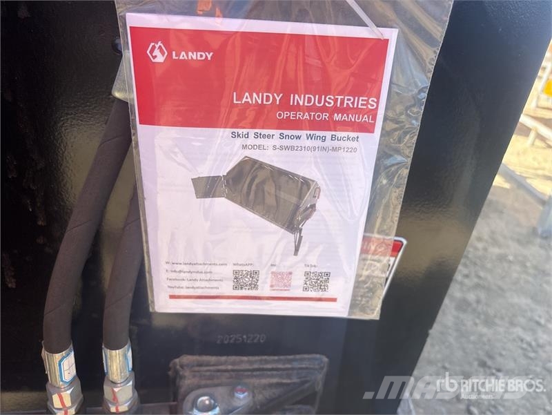 Landy SWB91 91 in Skid Steer Snow Pusher (Unused) 刮雪板和犁
